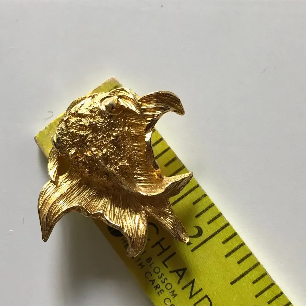 Vintage Dimensional Lucky Koi Gold Tone Textured Fish Pin / Brooch